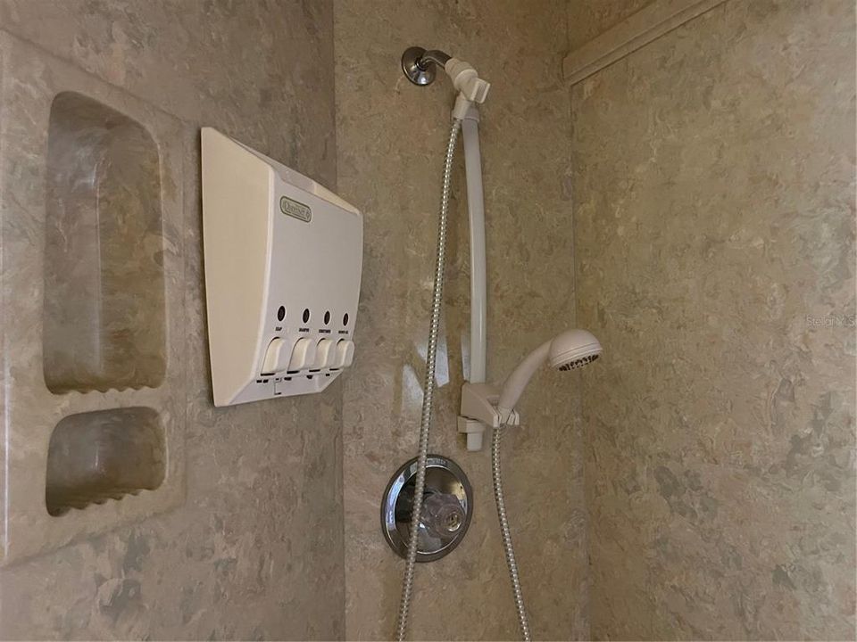 待售: $392,000 (2 贝兹, 2 浴室, 1825 平方英尺)