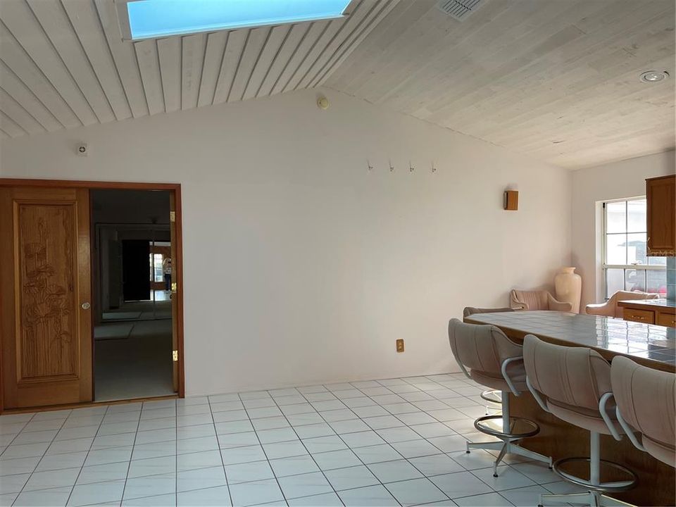 待售: $392,000 (2 贝兹, 2 浴室, 1825 平方英尺)