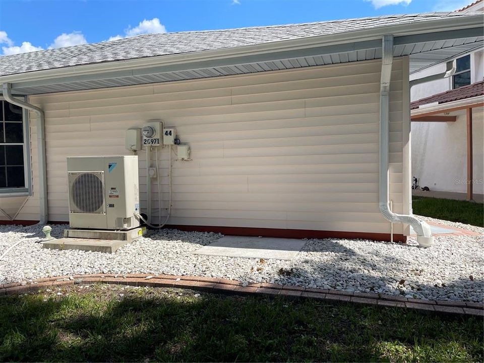 待售: $392,000 (2 贝兹, 2 浴室, 1825 平方英尺)