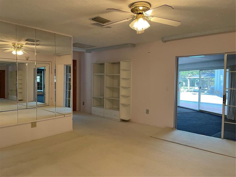 待售: $392,000 (2 贝兹, 2 浴室, 1825 平方英尺)