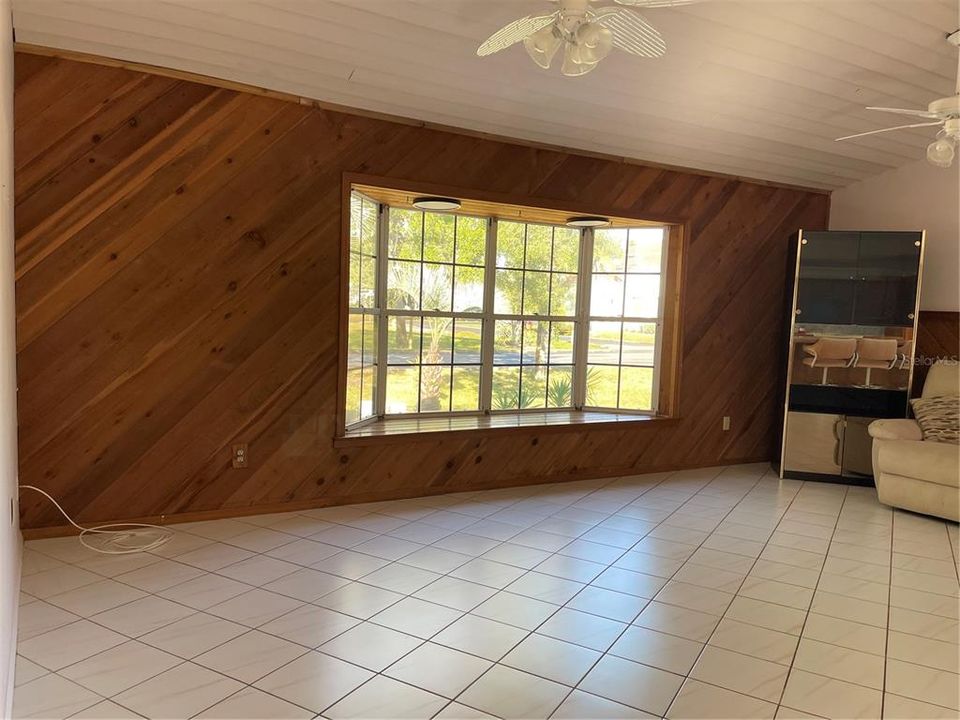 待售: $392,000 (2 贝兹, 2 浴室, 1825 平方英尺)