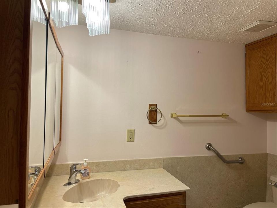 待售: $392,000 (2 贝兹, 2 浴室, 1825 平方英尺)