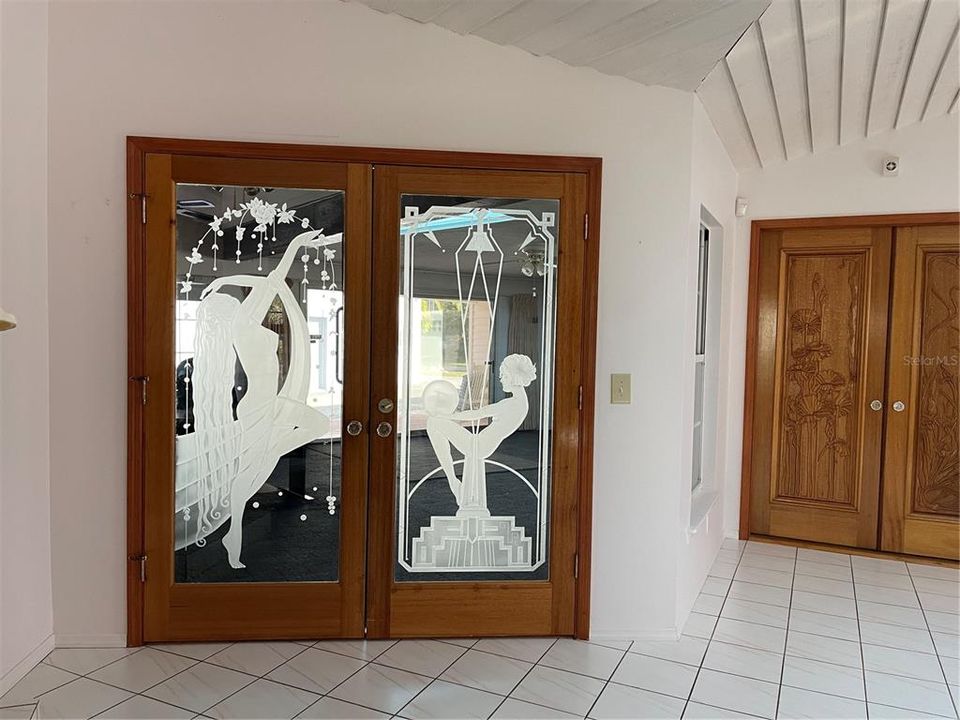 待售: $392,000 (2 贝兹, 2 浴室, 1825 平方英尺)