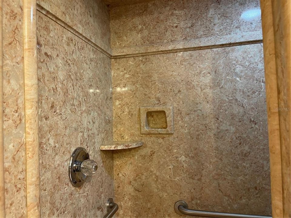 待售: $392,000 (2 贝兹, 2 浴室, 1825 平方英尺)