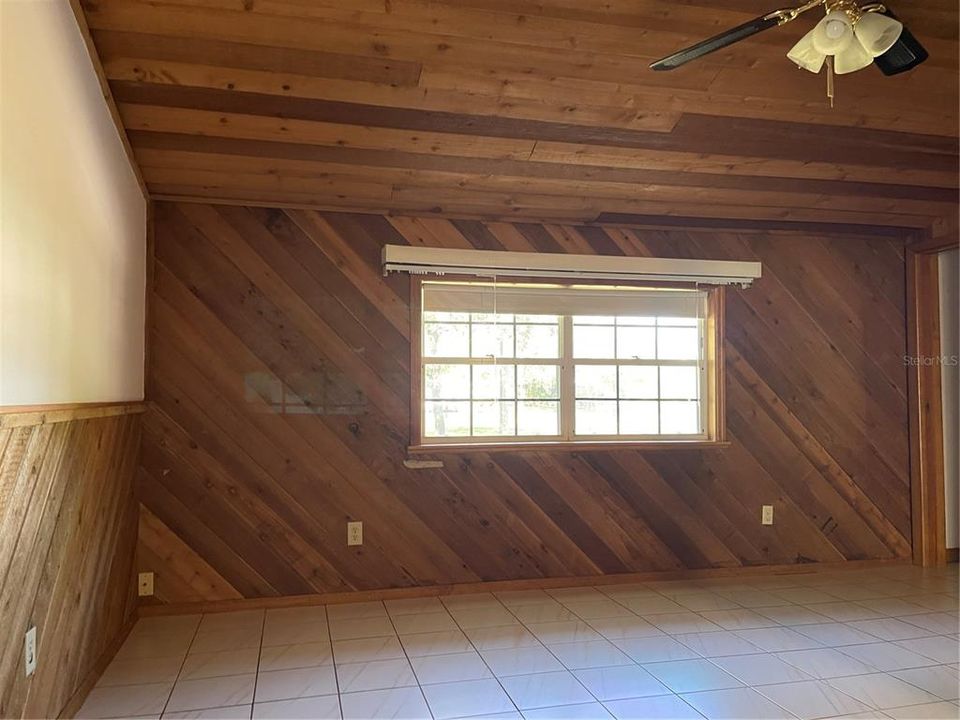 待售: $392,000 (2 贝兹, 2 浴室, 1825 平方英尺)