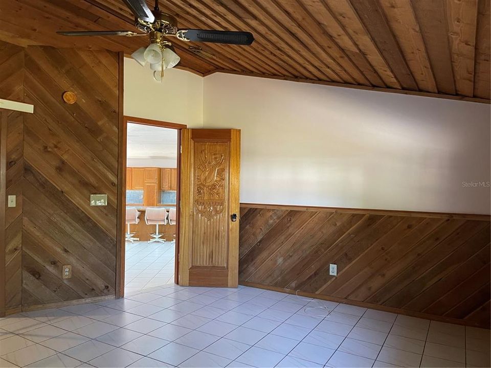 待售: $392,000 (2 贝兹, 2 浴室, 1825 平方英尺)