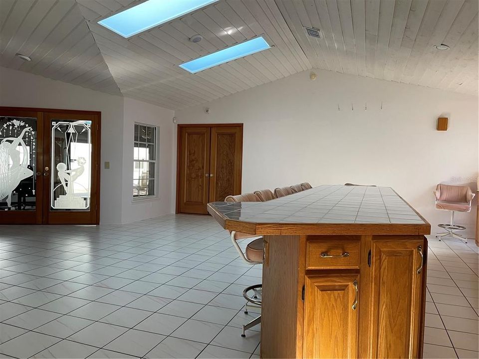 待售: $392,000 (2 贝兹, 2 浴室, 1825 平方英尺)