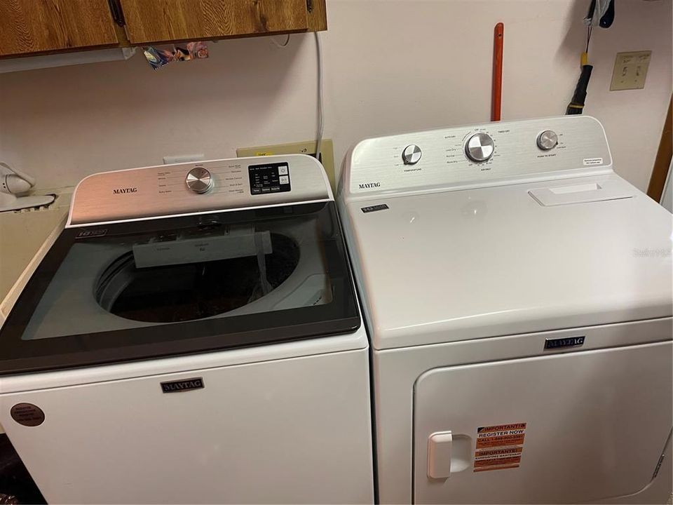 待售: $392,000 (2 贝兹, 2 浴室, 1825 平方英尺)