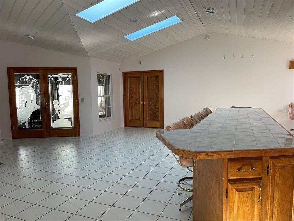 待售: $392,000 (2 贝兹, 2 浴室, 1825 平方英尺)