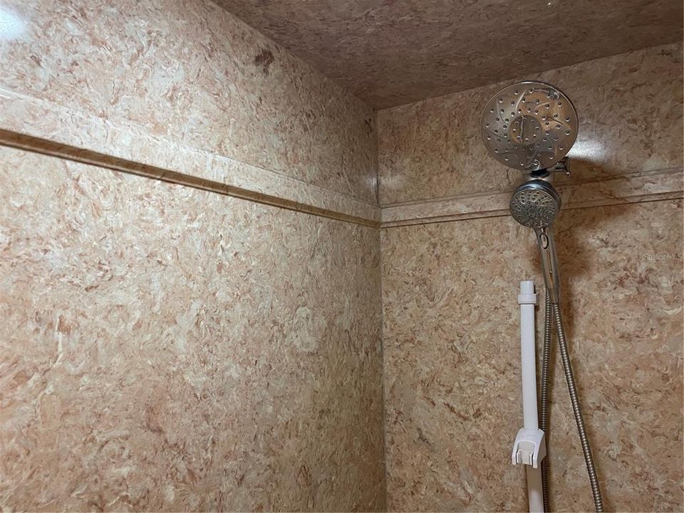 待售: $392,000 (2 贝兹, 2 浴室, 1825 平方英尺)