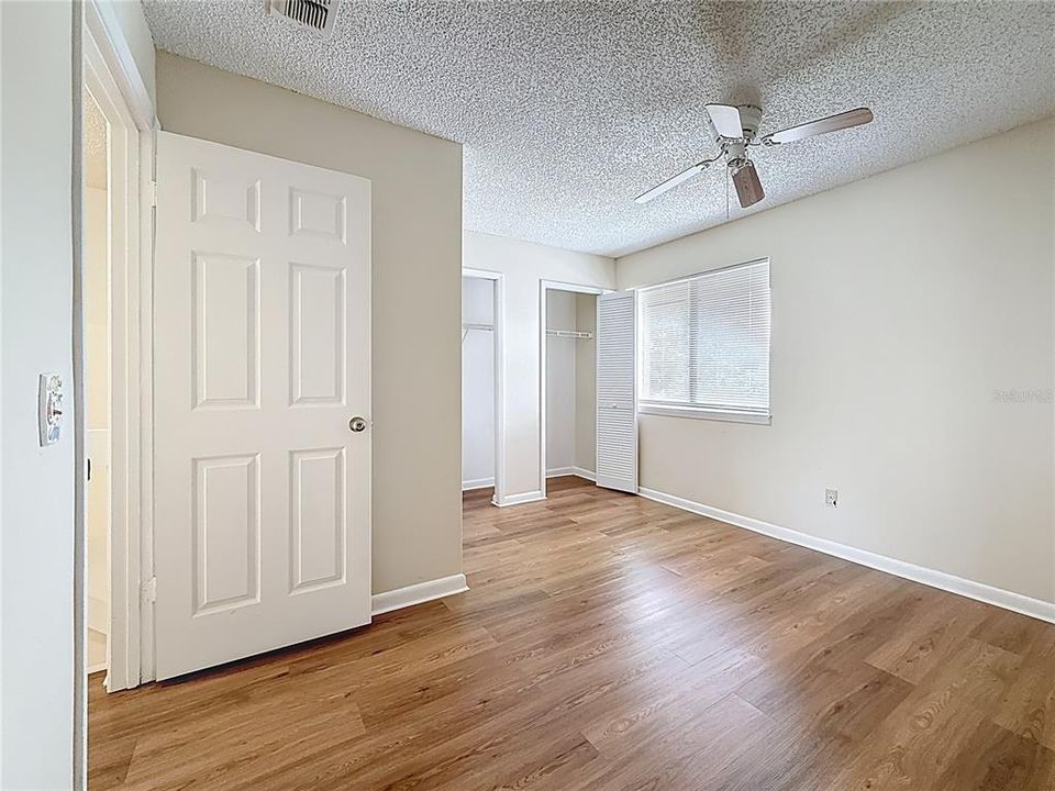 Под контрактом: $165,000 (2 спален, 2 ванн, 1032 Квадратных фут)