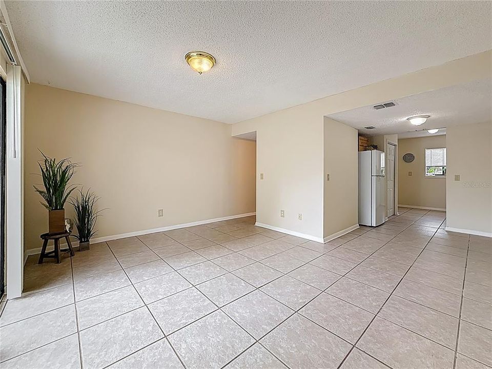 Под контрактом: $165,000 (2 спален, 2 ванн, 1032 Квадратных фут)