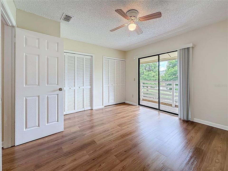 Под контрактом: $165,000 (2 спален, 2 ванн, 1032 Квадратных фут)