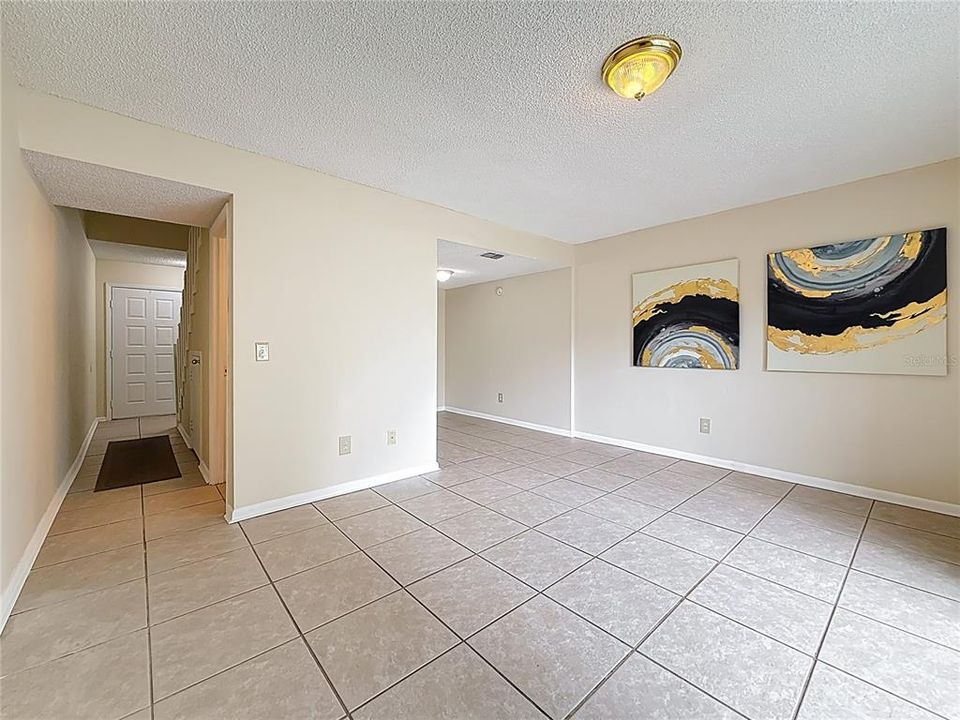 Под контрактом: $165,000 (2 спален, 2 ванн, 1032 Квадратных фут)