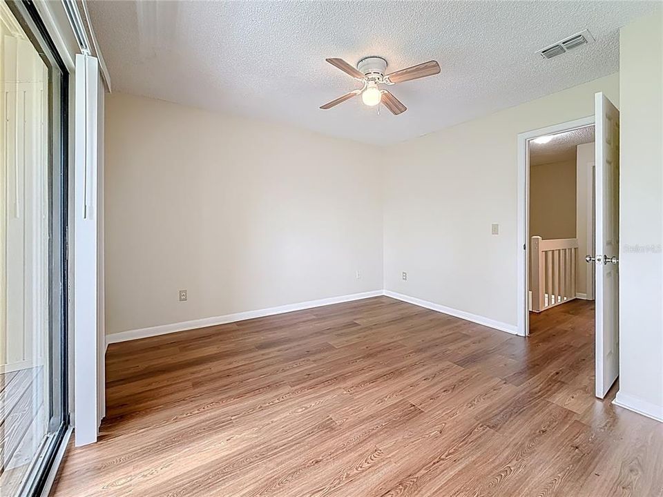 Под контрактом: $165,000 (2 спален, 2 ванн, 1032 Квадратных фут)