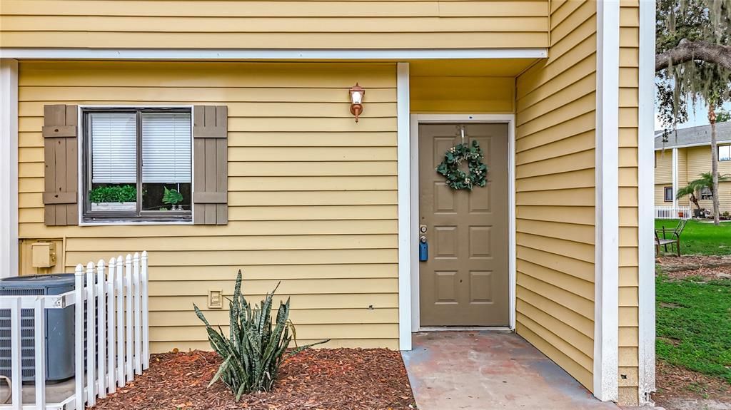 Под контрактом: $165,000 (2 спален, 2 ванн, 1032 Квадратных фут)