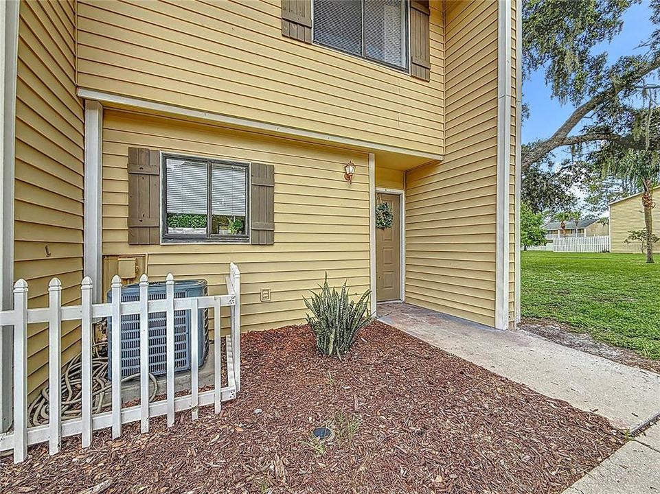 Под контрактом: $165,000 (2 спален, 2 ванн, 1032 Квадратных фут)