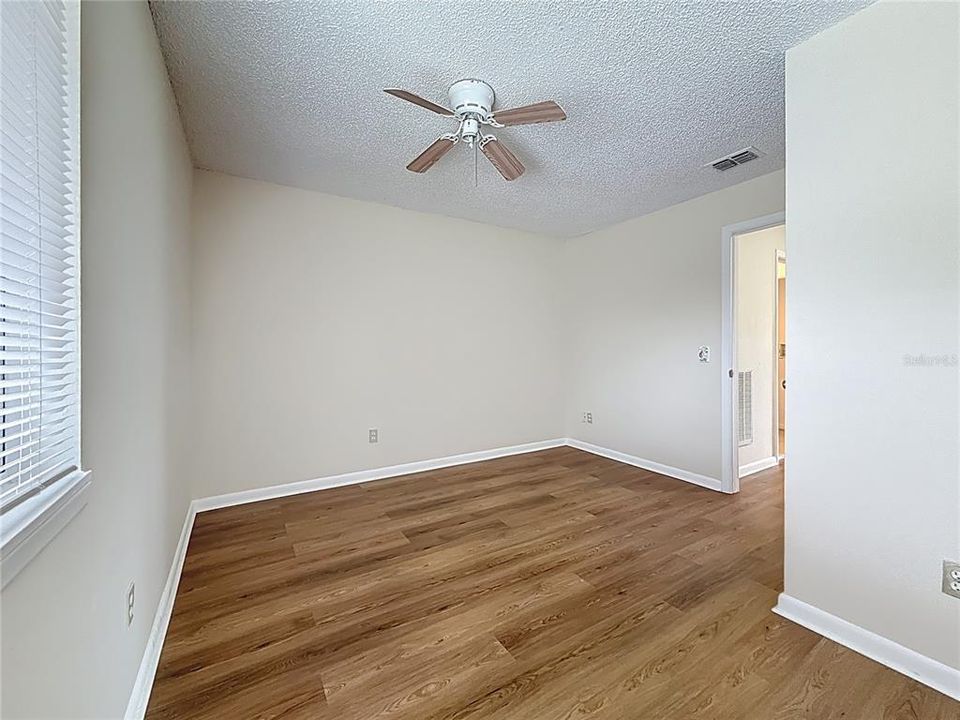 Под контрактом: $165,000 (2 спален, 2 ванн, 1032 Квадратных фут)