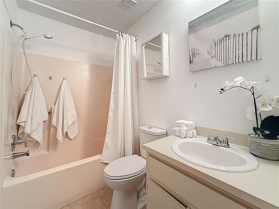 Под контрактом: $165,000 (2 спален, 2 ванн, 1032 Квадратных фут)