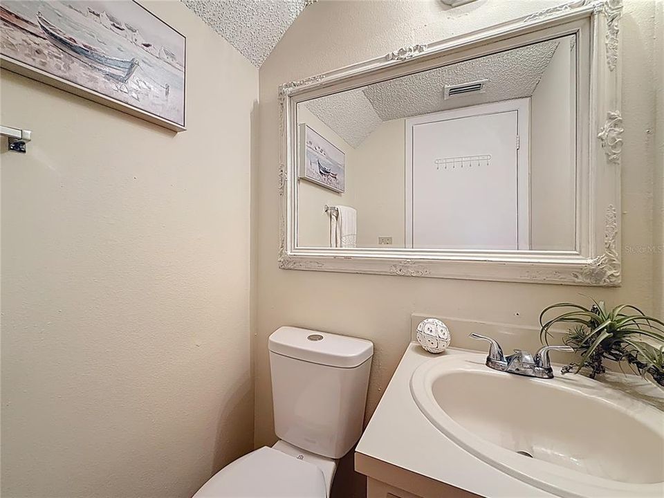 Под контрактом: $165,000 (2 спален, 2 ванн, 1032 Квадратных фут)