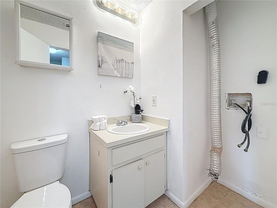 Под контрактом: $165,000 (2 спален, 2 ванн, 1032 Квадратных фут)