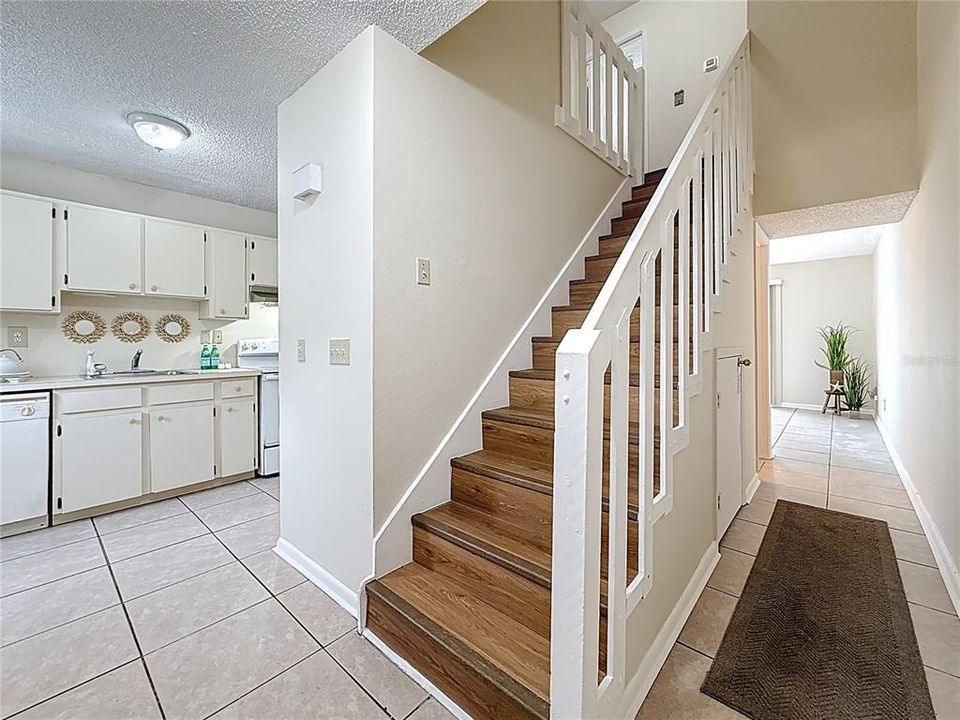 Под контрактом: $165,000 (2 спален, 2 ванн, 1032 Квадратных фут)