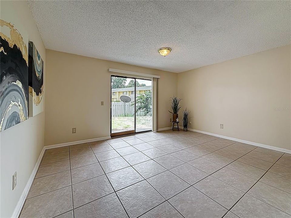 Под контрактом: $165,000 (2 спален, 2 ванн, 1032 Квадратных фут)