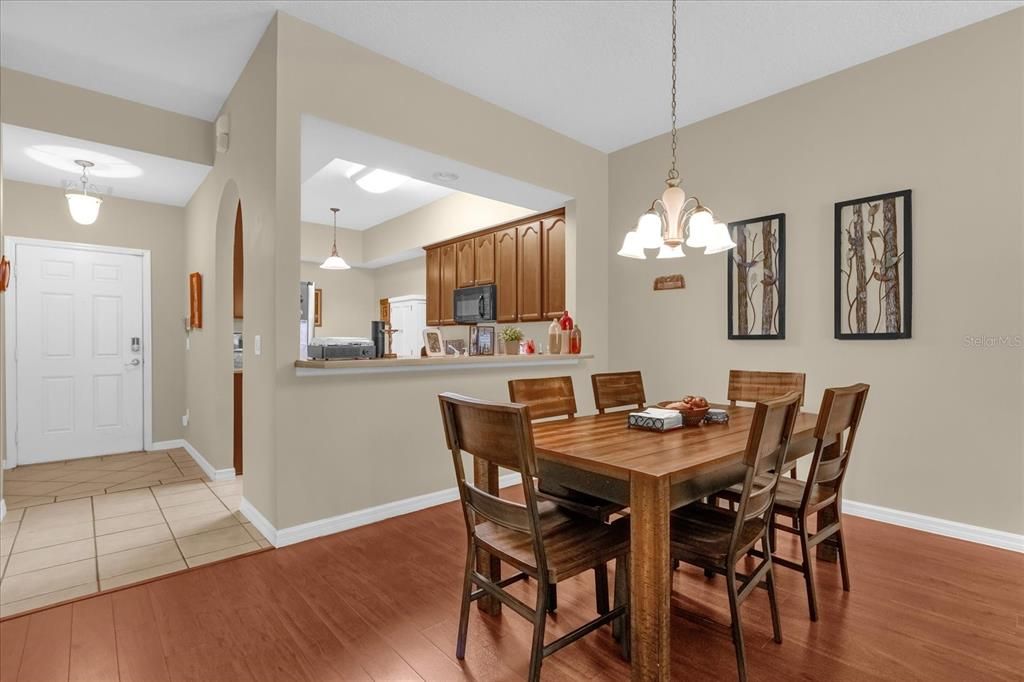 Active With Contract: $260,000 (2 beds, 2 baths, 1330 Square Feet)