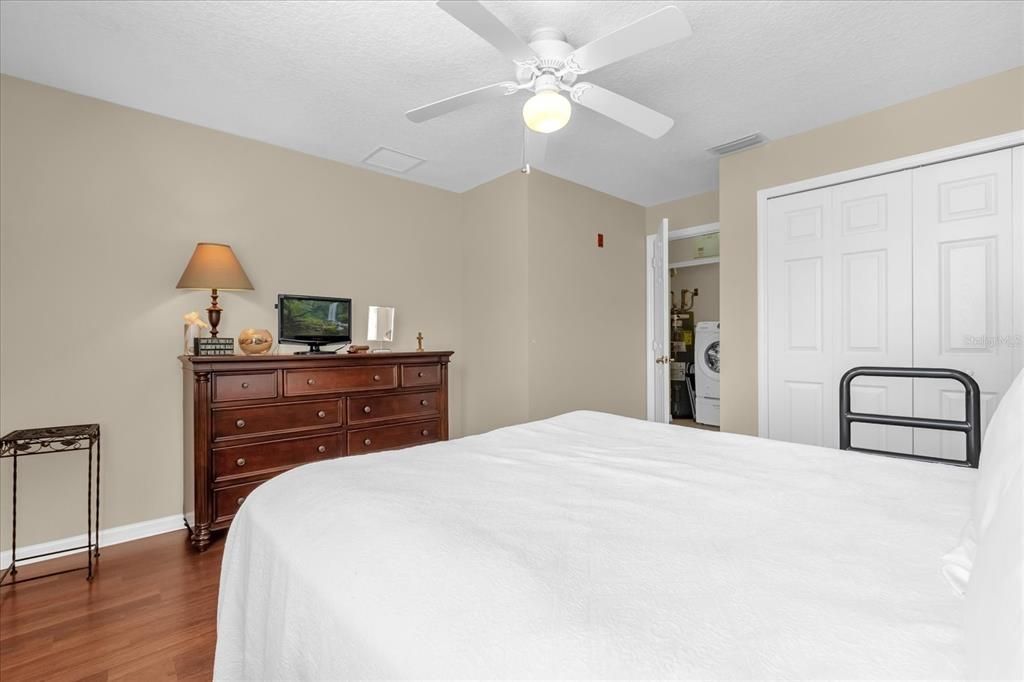 Active With Contract: $260,000 (2 beds, 2 baths, 1330 Square Feet)