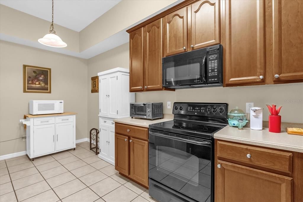 Active With Contract: $260,000 (2 beds, 2 baths, 1330 Square Feet)