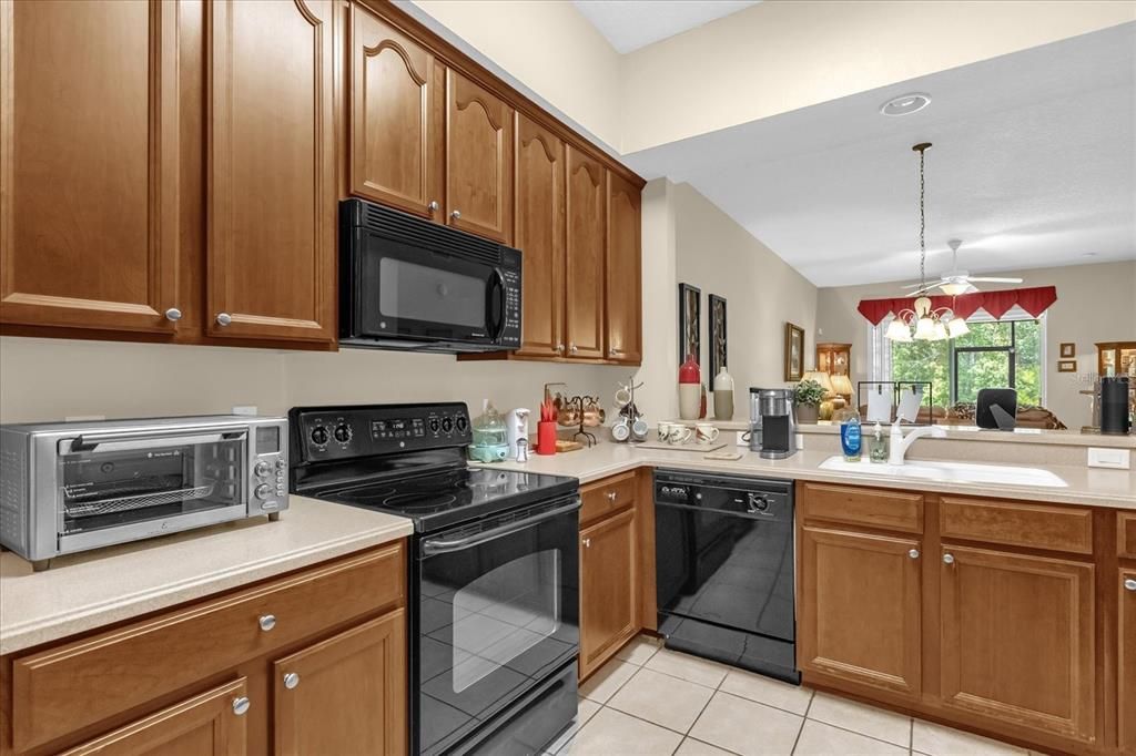 Active With Contract: $260,000 (2 beds, 2 baths, 1330 Square Feet)