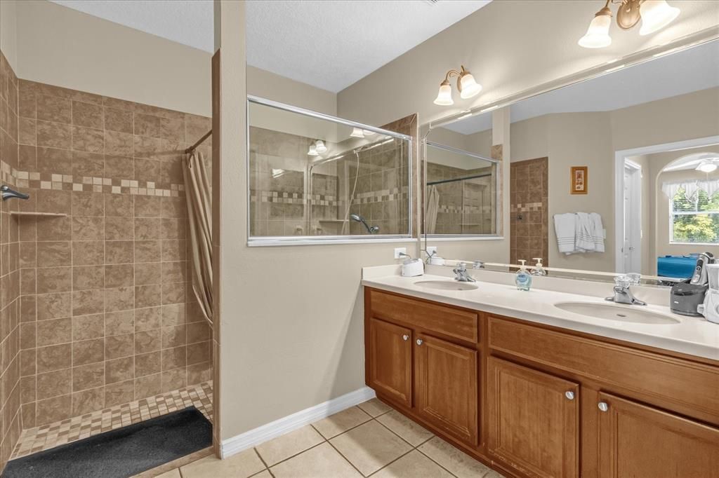 Active With Contract: $260,000 (2 beds, 2 baths, 1330 Square Feet)