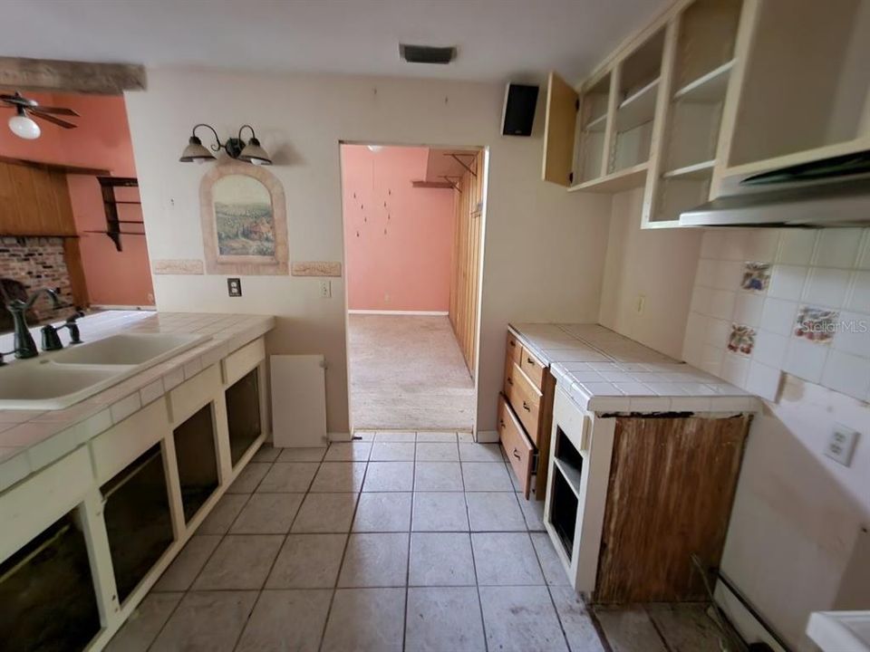 待售: $340,000 (3 贝兹, 3 浴室, 2778 平方英尺)