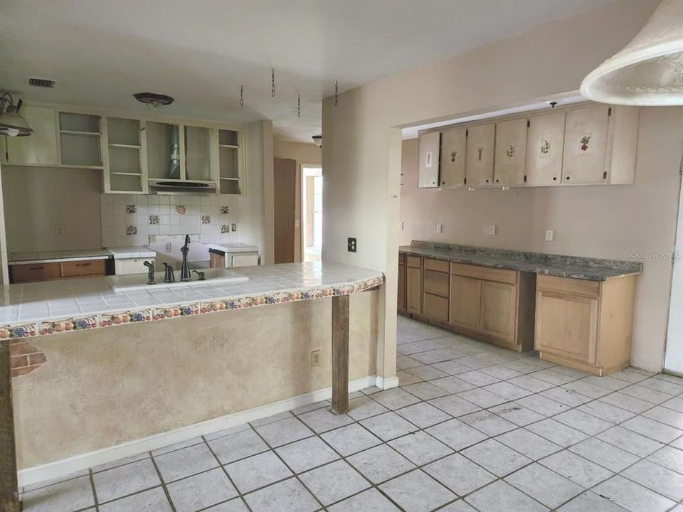 待售: $340,000 (3 贝兹, 3 浴室, 2778 平方英尺)