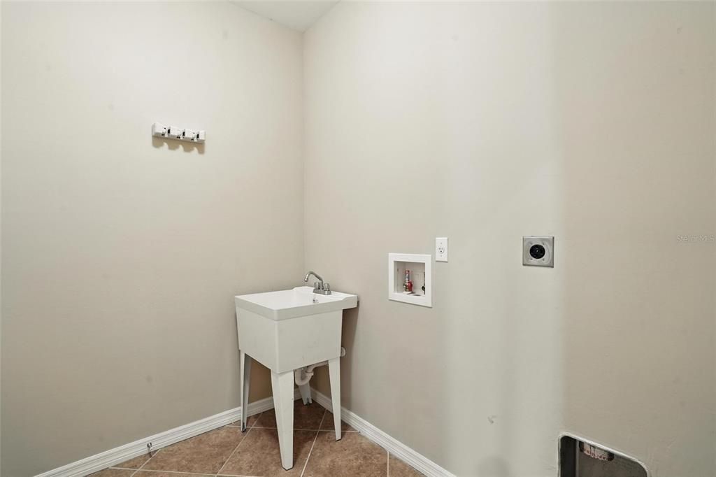 待售: $375,000 (3 贝兹, 2 浴室, 1817 平方英尺)