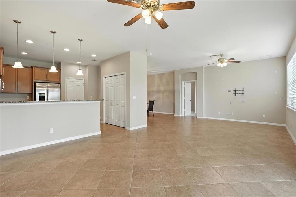 待售: $375,000 (3 贝兹, 2 浴室, 1817 平方英尺)