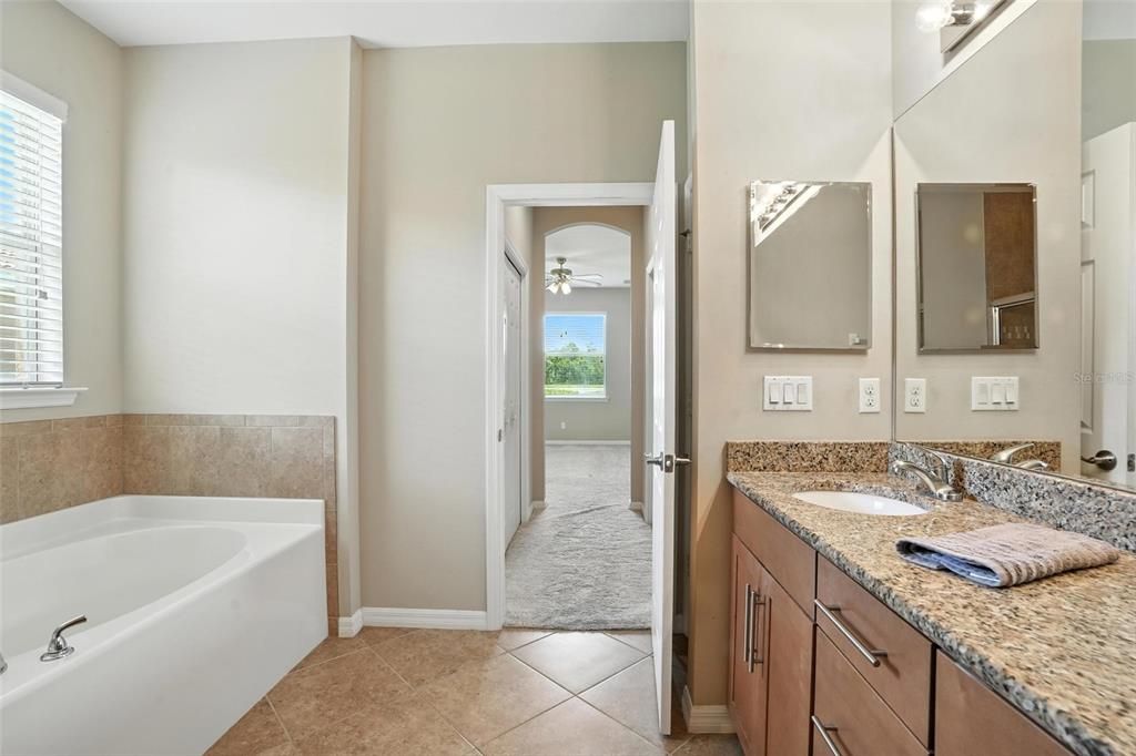 待售: $375,000 (3 贝兹, 2 浴室, 1817 平方英尺)