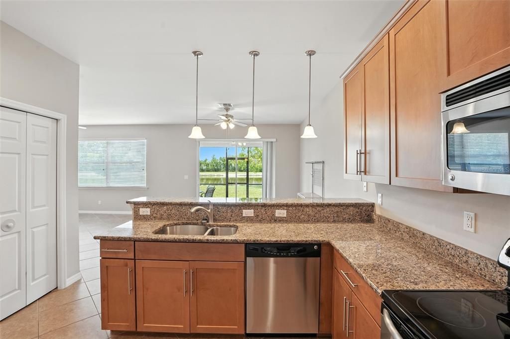 待售: $375,000 (3 贝兹, 2 浴室, 1817 平方英尺)