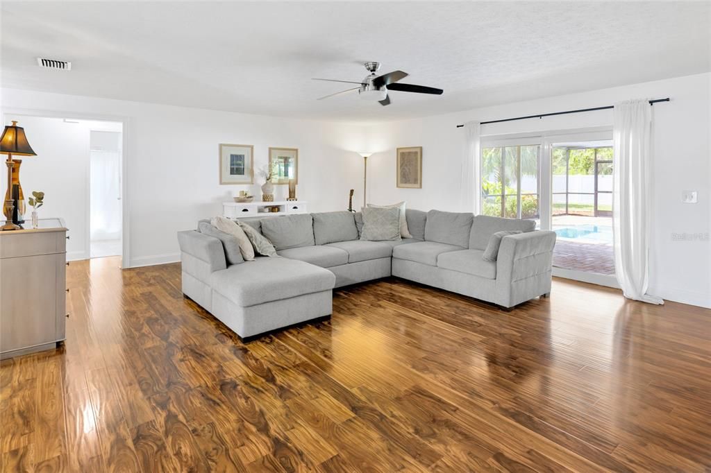 For Sale: $475,000 (3 beds, 2 baths, 1562 Square Feet)