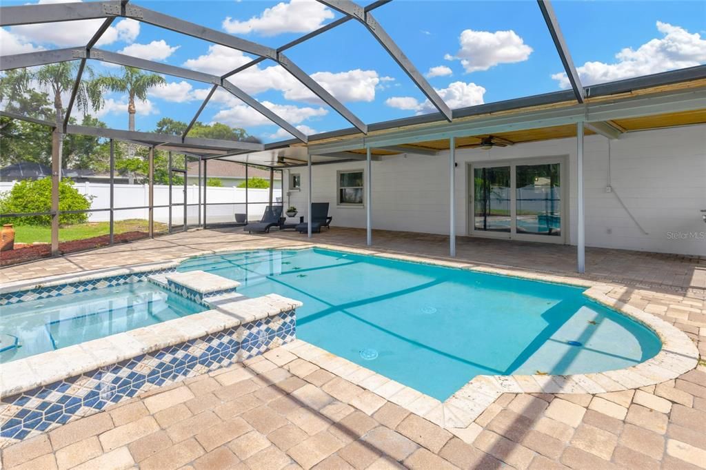 For Sale: $475,000 (3 beds, 2 baths, 1562 Square Feet)