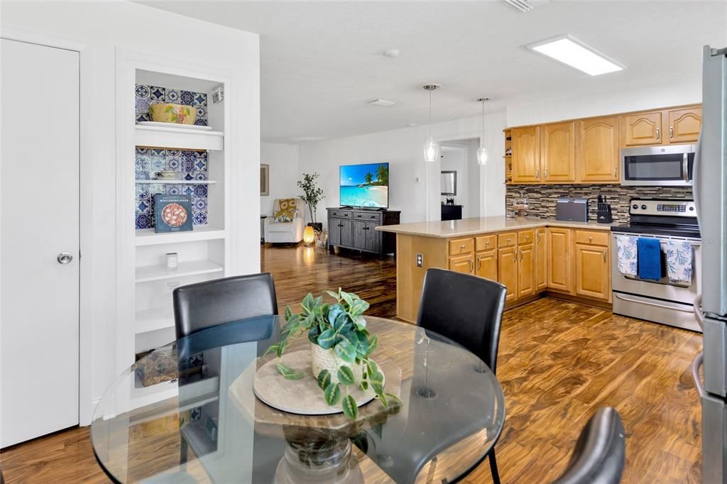 For Sale: $475,000 (3 beds, 2 baths, 1562 Square Feet)