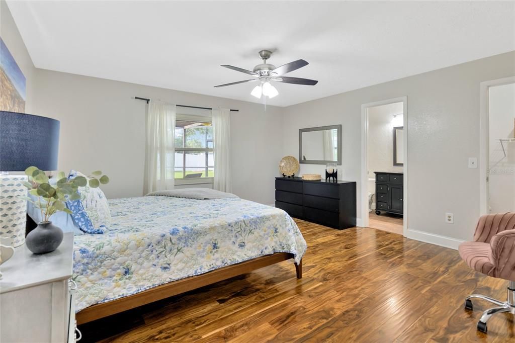 For Sale: $475,000 (3 beds, 2 baths, 1562 Square Feet)