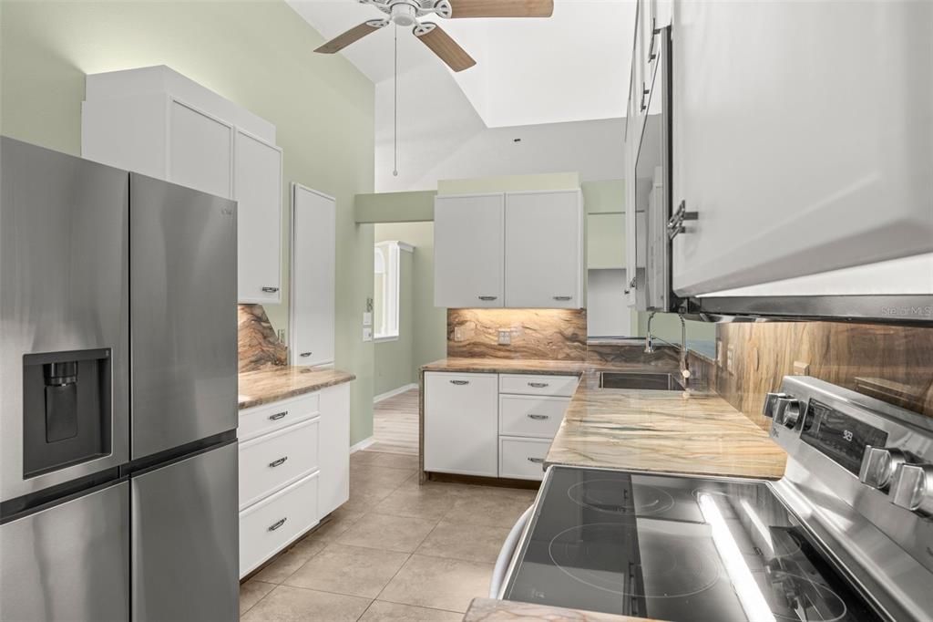 Под контрактом: $475,000 (2 спален, 2 ванн, 2315 Квадратных фут)