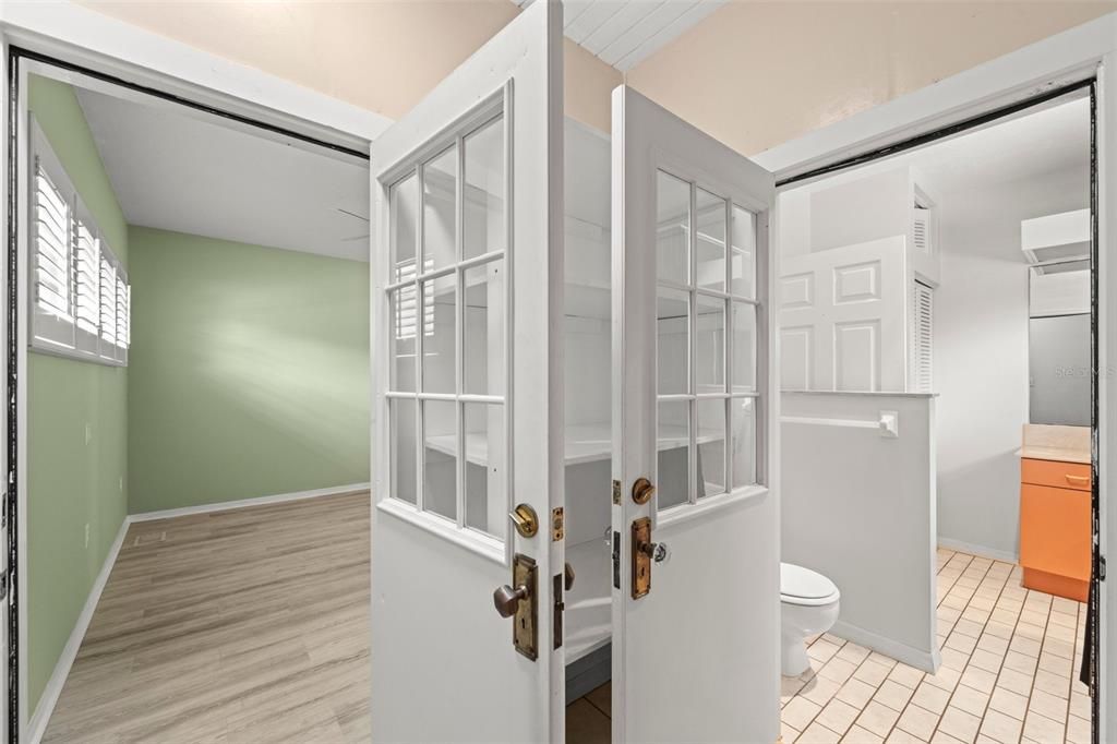 Под контрактом: $475,000 (2 спален, 2 ванн, 2315 Квадратных фут)