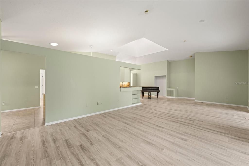 Под контрактом: $475,000 (2 спален, 2 ванн, 2315 Квадратных фут)