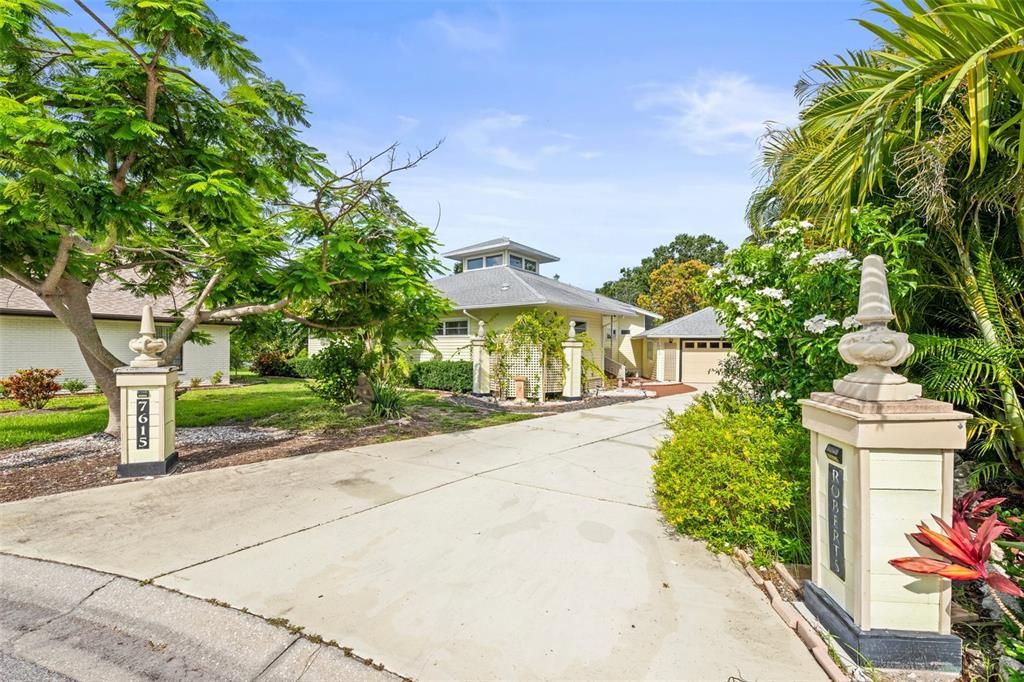 Под контрактом: $475,000 (2 спален, 2 ванн, 2315 Квадратных фут)