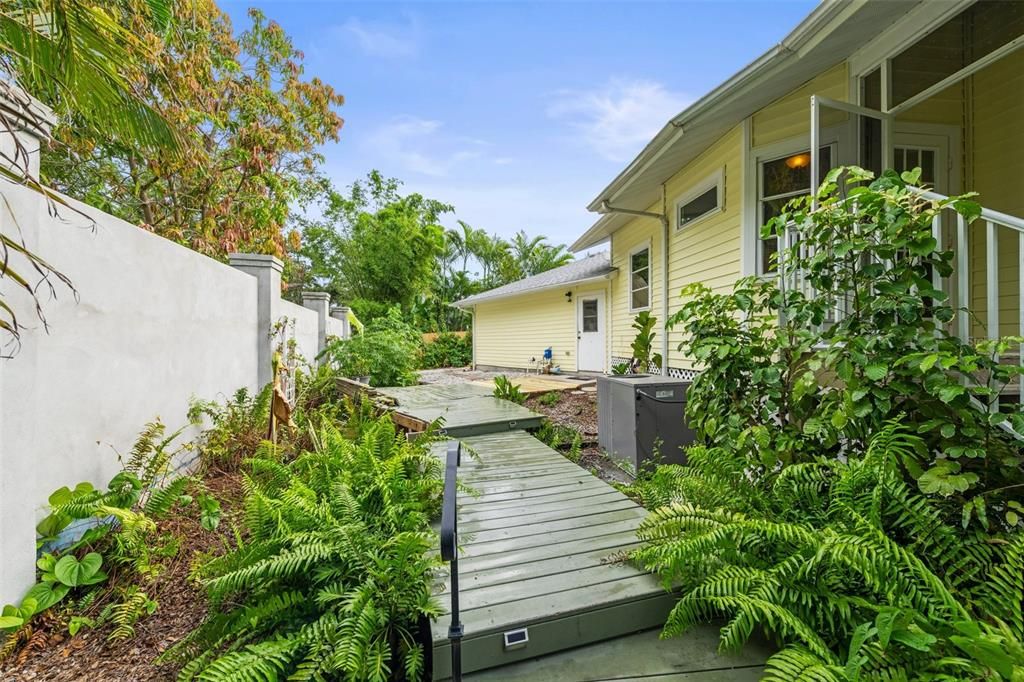 Под контрактом: $475,000 (2 спален, 2 ванн, 2315 Квадратных фут)