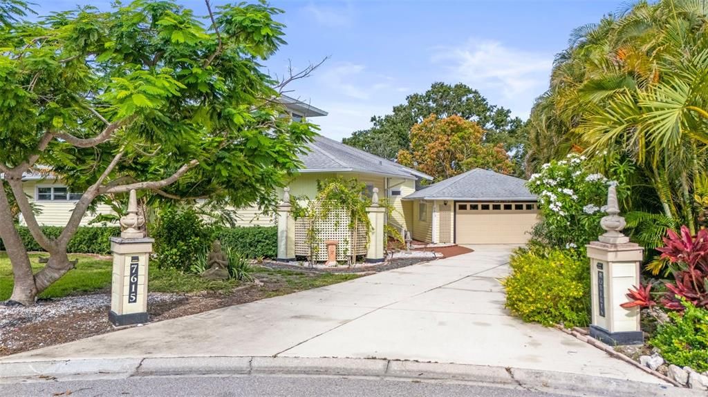 Под контрактом: $475,000 (2 спален, 2 ванн, 2315 Квадратных фут)