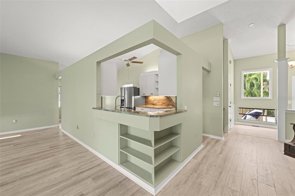 Под контрактом: $475,000 (2 спален, 2 ванн, 2315 Квадратных фут)