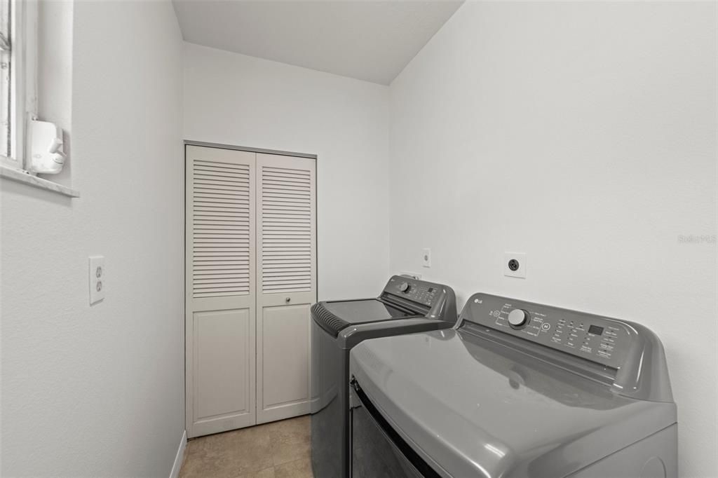 Под контрактом: $475,000 (2 спален, 2 ванн, 2315 Квадратных фут)